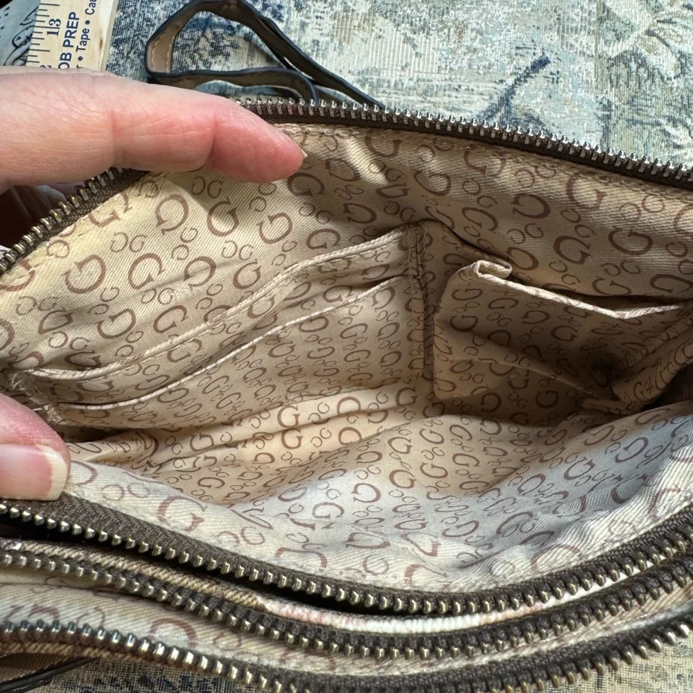 GUESS Factory Beckley Double-Zip Crossbody in Mocha Floral 3 compartment EUC